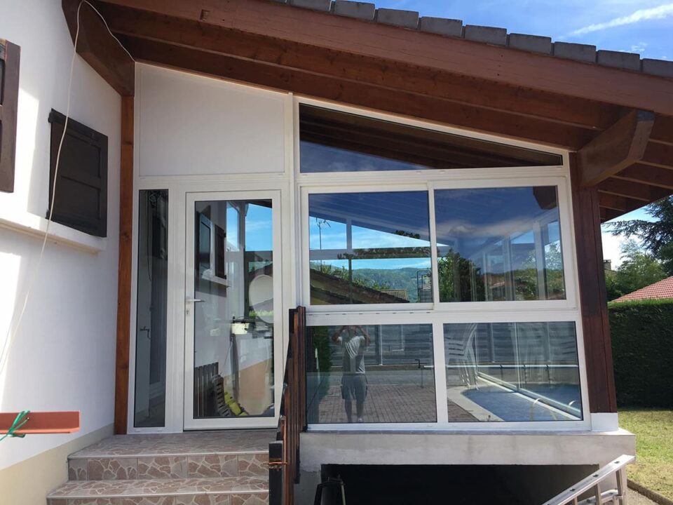 photo de la véranda d'un restaurant pour agrandir sa surface .Réalisation Rémy Ferere chatte isere 38